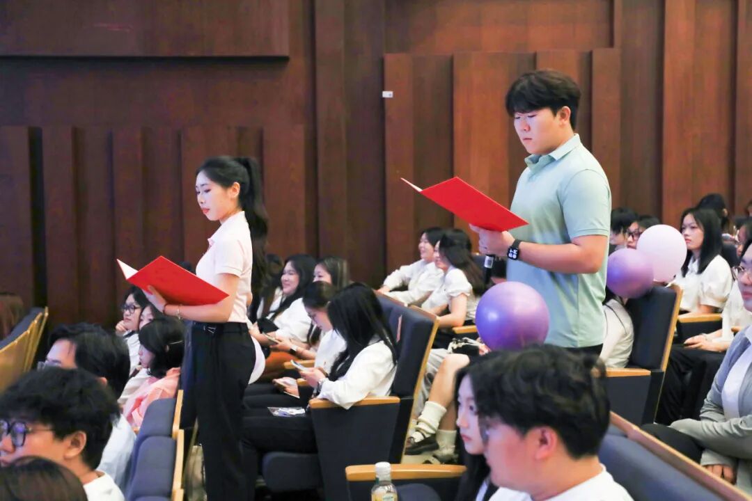 相关阅读大礼堂温情启幕